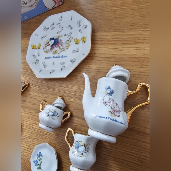 Peter Rabbit 10 Piece Mini Tea Set - Picture 5 of 12